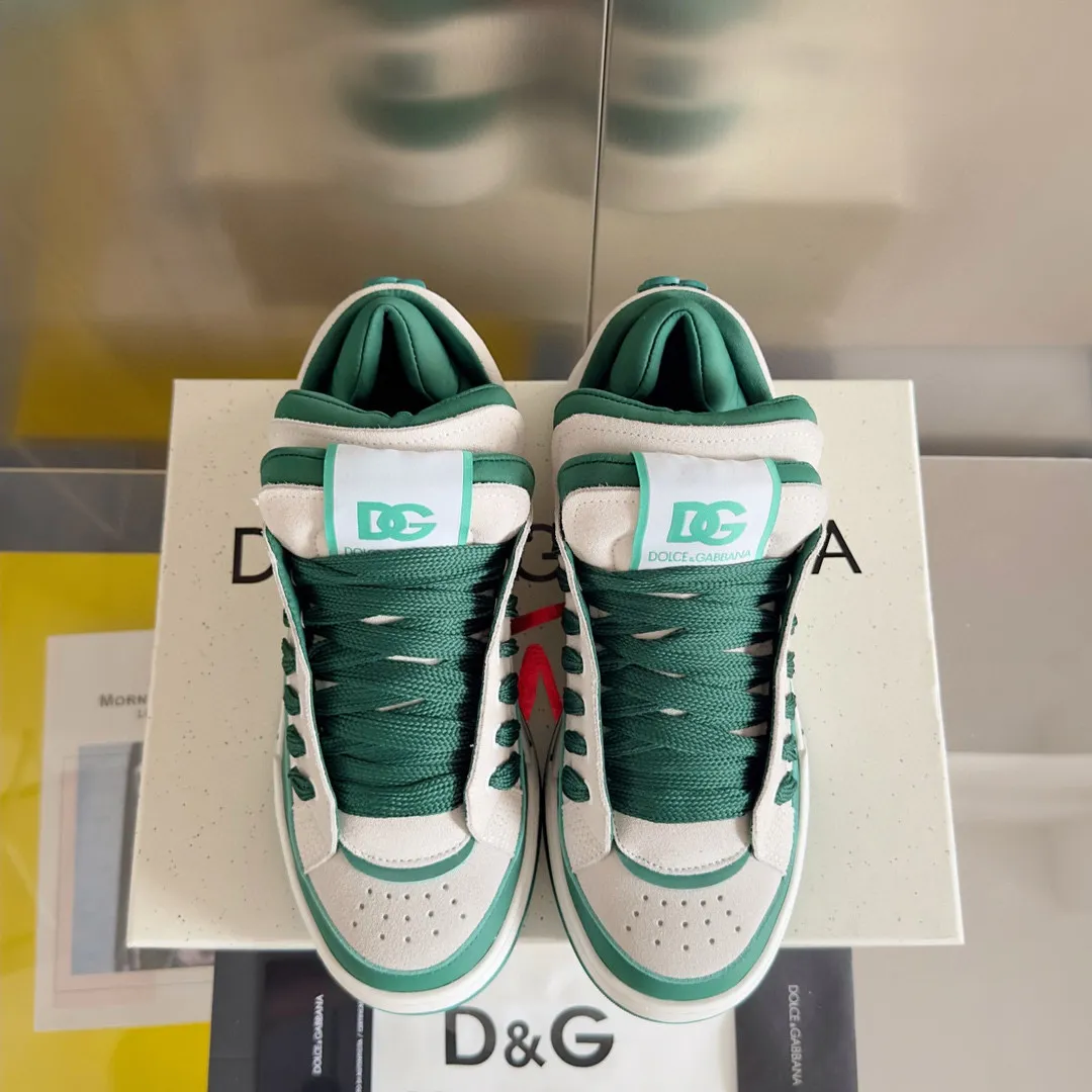 Factory price: 458💰D&G's latest Cushion series casual sports shoes, dad shoes, running shoes, original purchase and development, production, handmade, but always looking to the future. The new Cushion sneakers feature a two-tone suede upper accented by a mesh contrasting printed DG cross logo on the side. The lightweight, grippy rubber outsole is innovatively designed to provide excellent performance, while the jacquard label adds timeless style. Exquisite packaging at the delivery counter🛍📦 ▪️ Fabric: Original custom-made first-layer cowhide ▪️ Lining: Original custom-made breathable towel lining ▪️ Sole: Original open-molded rubber material ▪️ Bottom thickness: 3.5CM ▪️ Size: Men's 38-44, customized 45